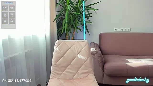 Snapshot of goodtobeshy chatting on October 26, 11:27 am goodtobeshy online show from October 26, 11:27 am