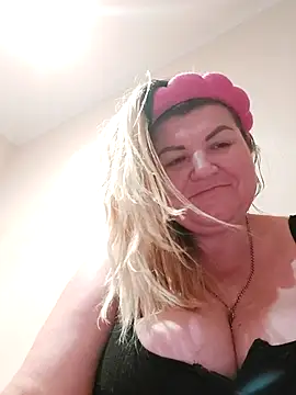 Snapshot of VeronikaBless chatting on September 15, 12:32 am VeronikaBless online show from September 15, 12:32 am