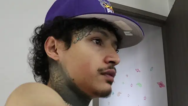 trieone online show from October 22, 7:57 pm