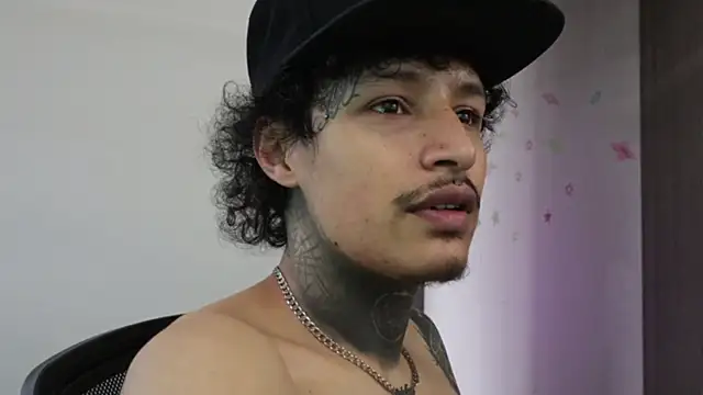 trieone online show from December 18, 3:40 pm