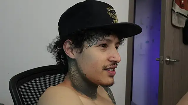 trieone online show from January 31, 10:08 pm