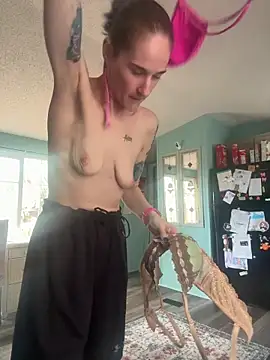 Snapshot of lolabunny9 chatting on December 3, 6:06 pm lolabunny9 online show from December 3, 6:06 pm