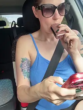 lolabunny9 online show from March 28, 3:55 pm