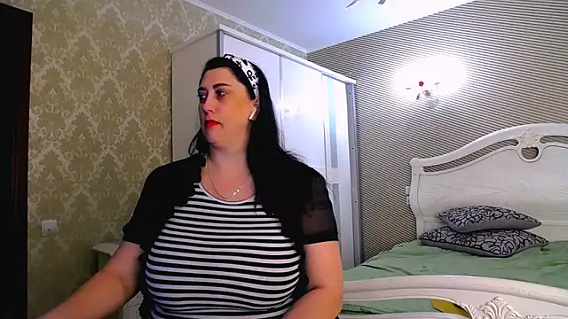 Evelyn Shy online show from February 25, 7:09 am