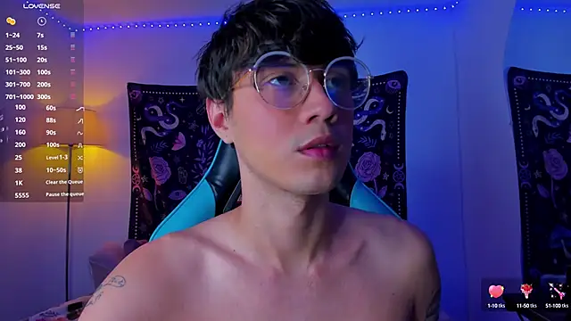 Snapshot of LeaneSeb chatting on December 9, 11:45 pm LeaneSeb online show from December 9, 11:45 pm