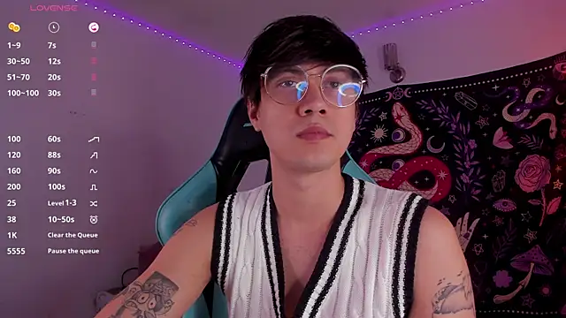 Snapshot of LeaneSeb chatting on January 13, 5:02 pm LeaneSeb online show from January 13, 5:02 pm