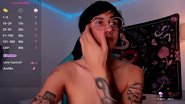 Snapshot of LeaneSeb chatting on February 21, 6:48 pm LeaneSeb online show from February 21, 6:48 pm