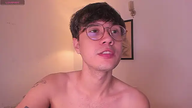 Snapshot of LeaneSeb chatting on November 14, 9:41 am LeaneSeb online show from November 14, 9:41 am