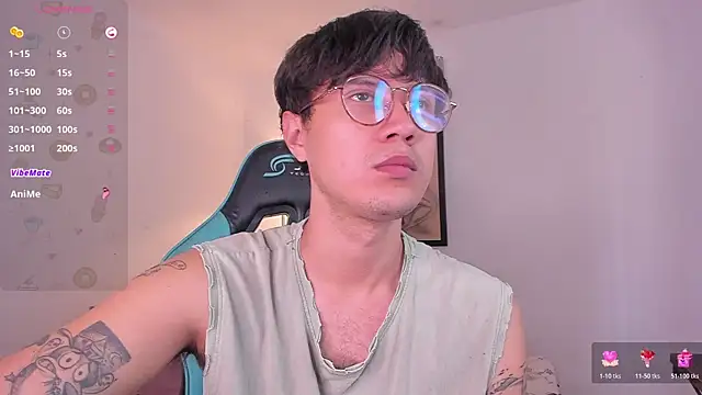 Snapshot of LeaneSeb chatting on November 20, 1:11 pm LeaneSeb online show from November 20, 1:11 pm