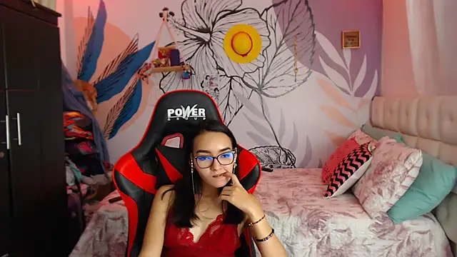 LinzyBaner online show from January 14, 1:04 am