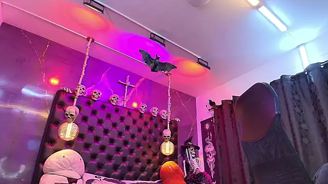 AlexHoe  online show from March 1, 9:48 pm