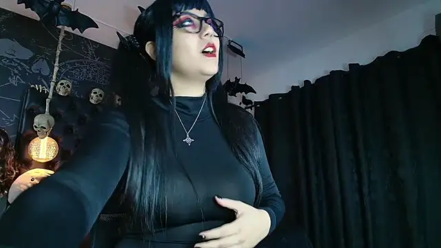 AlexHoe  online show from March 12, 6:47 pm