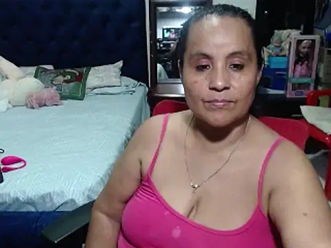 Snapshot of pervert_mommy_ chatting on January 2, 4:46 pm pervert mommy online show from January 2, 4:46 pm