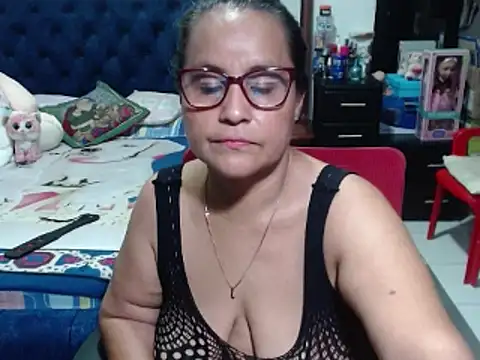 Snapshot of pervert_mommy_ chatting on January 13, 2:53 pm pervert mommy online show from January 13, 2:53 pm