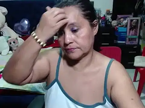 Snapshot of pervert_mommy_ chatting on January 24, 10:32 am pervert mommy online show from January 24, 10:32 am