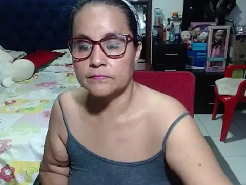 Snapshot of pervert_mommy_ chatting on January 27, 11:11 am pervert mommy online show from January 27, 11:11 am