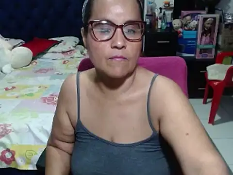 Snapshot of pervert_mommy_ chatting on January 27, 2:46 pm pervert mommy online show from January 27, 2:46 pm