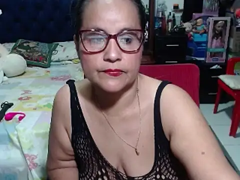 Snapshot of pervert_mommy_ chatting on February 4, 12:44 pm pervert mommy online show from February 4, 12:44 pm