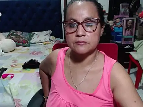 Snapshot of pervert_mommy_ chatting on February 4, 3:47 pm pervert mommy online show from February 4, 3:47 pm
