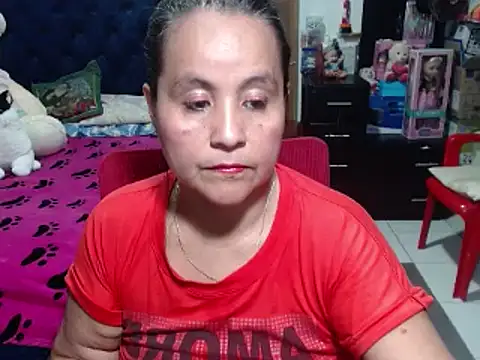 Snapshot of pervert_mommy_ chatting on February 12, 10:35 am pervert mommy online show from February 12, 10:35 am