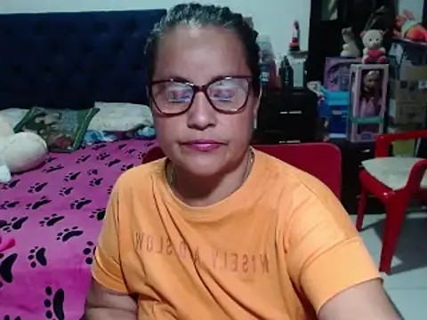 Snapshot of pervert_mommy_ chatting on February 15, 10:22 am pervert mommy online show from February 15, 10:22 am