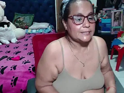 Snapshot of pervert_mommy_ chatting on February 22, 12:29 pm pervert mommy online show from February 22, 12:29 pm