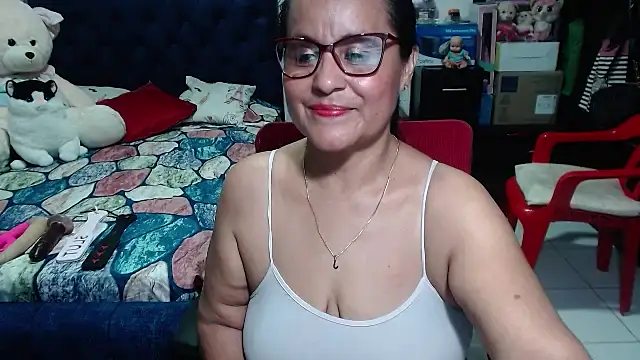 Snapshot of pervert_mommy_ chatting on March 17, 12:57 pm pervert mommy online show from March 17, 12:57 pm