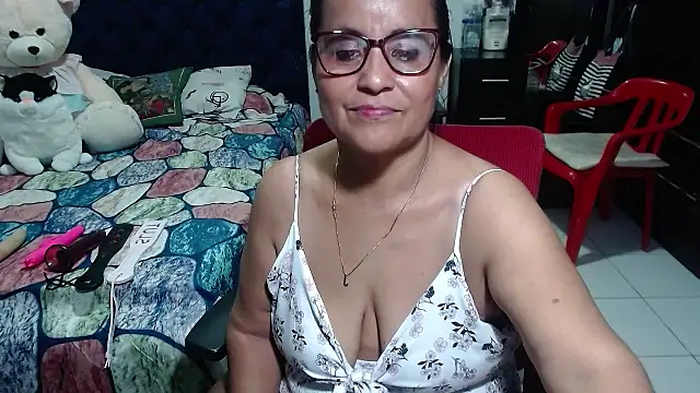 Snapshot of pervert_mommy_ chatting on March 18, 12:47 pm pervert mommy online show from March 18, 12:47 pm