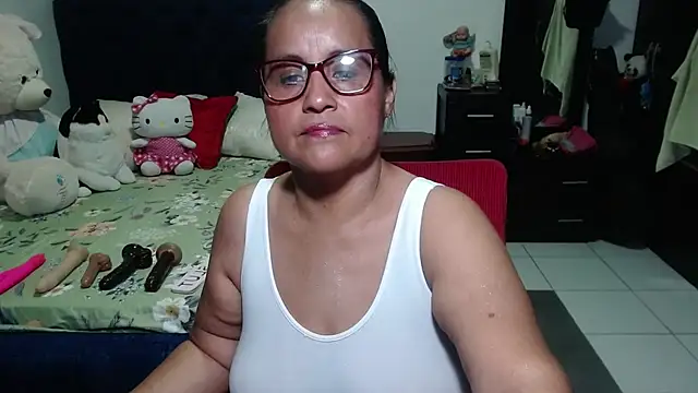 Snapshot of pervert_mommy_ chatting on September 10, 11:32 am pervert mommy online show from September 10, 11:32 am