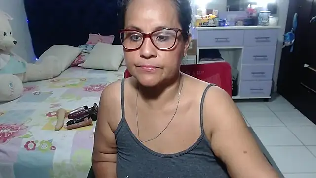 Snapshot of pervert_mommy_ chatting on April 23, 9:30 am pervert mommy online show from April 23, 9:30 am