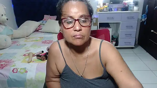 Snapshot of pervert_mommy_ chatting on April 23, 12:51 pm pervert mommy online show from April 23, 12:51 pm