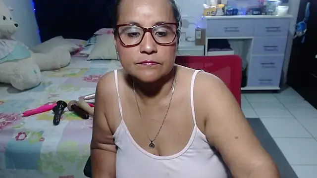 Snapshot of pervert_mommy_ chatting on April 25, 9:56 am pervert mommy online show from April 25, 9:56 am