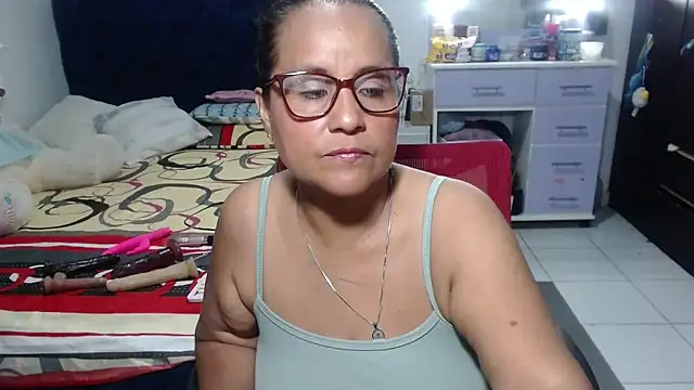 Snapshot of pervert_mommy_ chatting on April 29, 10:08 am pervert mommy online show from April 29, 10:08 am