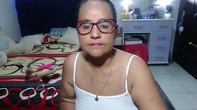 Snapshot of pervert_mommy_ chatting on April 30, 9:37 am pervert mommy online show from April 30, 9:37 am