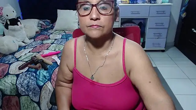 Snapshot of pervert_mommy_ chatting on May 6, 10:09 am pervert mommy online show from May 6, 10:09 am