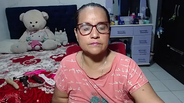 Snapshot of pervert_mommy_ chatting on May 17, 10:00 am pervert mommy online show from May 17, 10:00 am