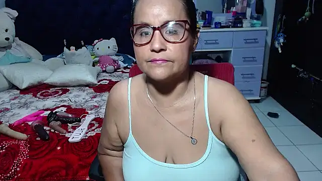Snapshot of pervert_mommy_ chatting on May 18, 9:59 am pervert mommy online show from May 18, 9:59 am