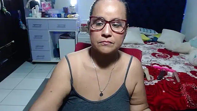 Snapshot of pervert_mommy_ chatting on May 23, 10:08 am pervert mommy online show from May 23, 10:08 am
