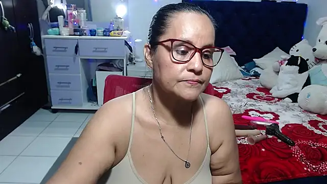 Snapshot of pervert_mommy_ chatting on May 25, 9:37 am pervert mommy online show from May 25, 9:37 am