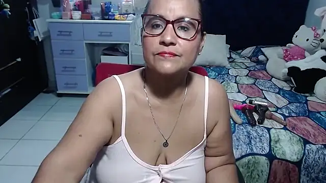 Snapshot of pervert_mommy_ chatting on June 1, 9:44 am pervert mommy online show from June 1, 9:44 am
