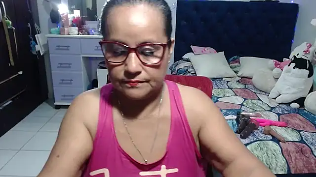 Snapshot of pervert_mommy_ chatting on June 3, 10:18 am pervert mommy online show from June 3, 10:18 am