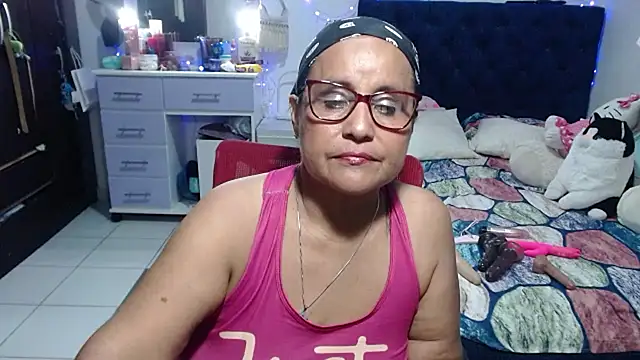 Snapshot of pervert_mommy_ chatting on June 3, 2:33 pm pervert mommy online show from June 3, 2:33 pm