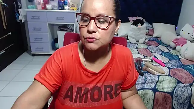 Snapshot of pervert_mommy_ chatting on June 6, 10:42 am pervert mommy online show from June 6, 10:42 am