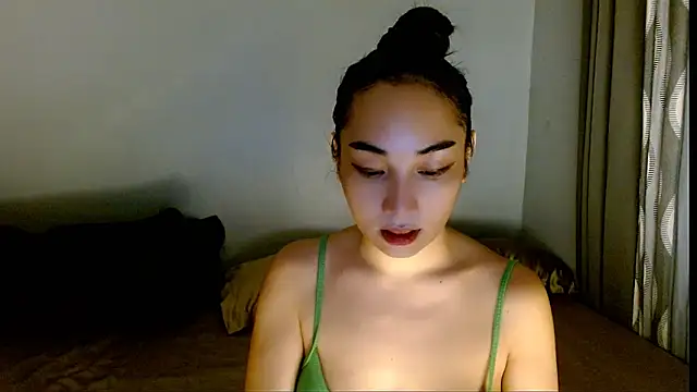 SweetLilly 18 online show from April 9, 3:06 am