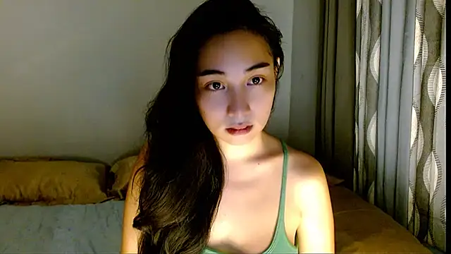 SweetLilly 18 online show from April 12, 2:49 am