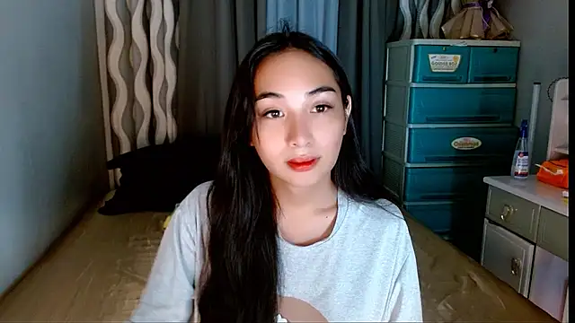 SweetLilly 18 online show from May 25, 4:40 am