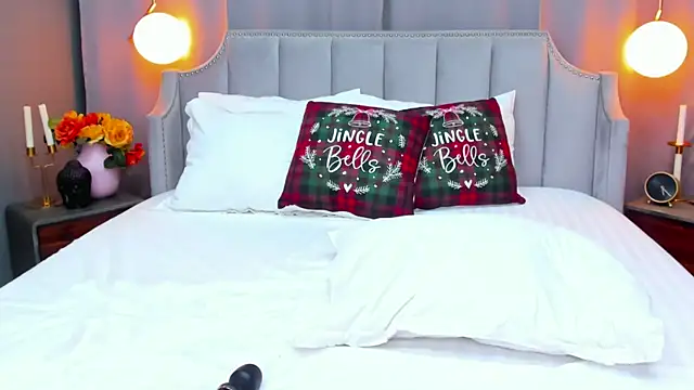 EmillyBronte online show from December 13, 2:21 am