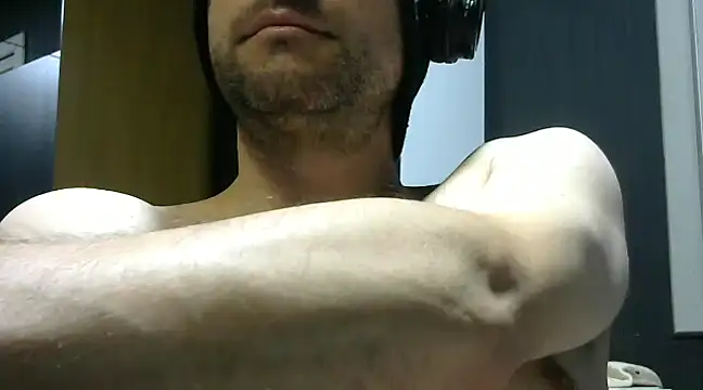 Snapshot of gauchors20 chatting on December 21, 10:06 am gauchors20 online show from December 21, 10:06 am