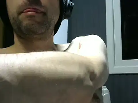 Snapshot of gauchors20 chatting on February 21, 2:28 am gauchors20 online show from February 21, 2:28 am