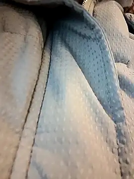 Snapshot of Frost_foxy chatting on December 20, 6:19 am Frost foxy online show from December 20, 6:19 am